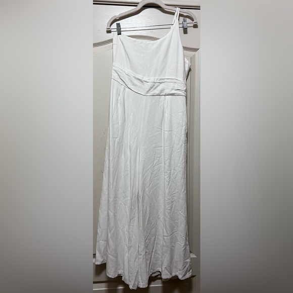 Asymmetrical women’s jumpsuit. White. Worn twice. Size Large - Picture 6 of 8